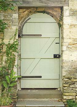 The Top Ten Front Door Paint Colours For Cotswold Stone Houses Farrow and Ball Lichen