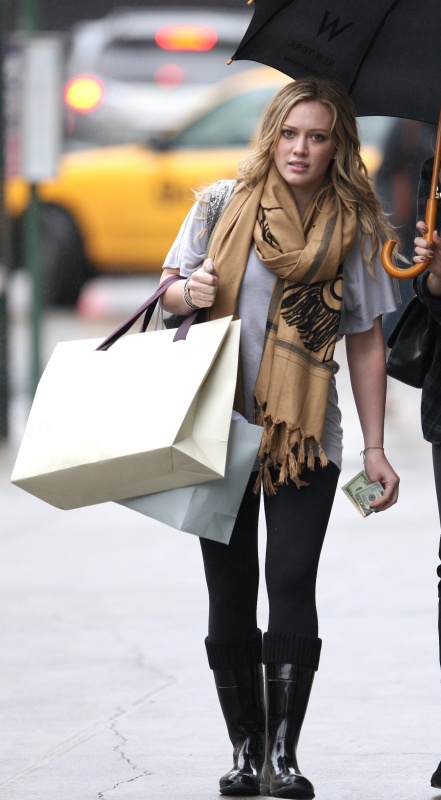 Where'd She Get It: Hilary Duff's Scarf
