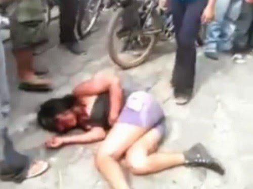 Một thiếu nữ 16 tuổi bị đám đông đánh đập, thiêu sống