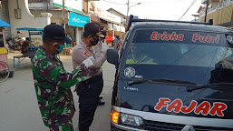 Petugas Gabungan Gencar Melakukan Sosialisasi PSBB di Posko Check Point Covid -19 Kandanghaur