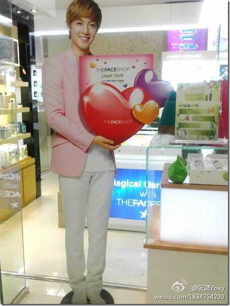 standee