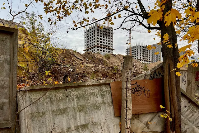 Долгопрудный, набережная канала имени Москвы, бывшая территория Московского камнеобрабатывающего комбината, строящийся жилой комплекс «Бригантина»