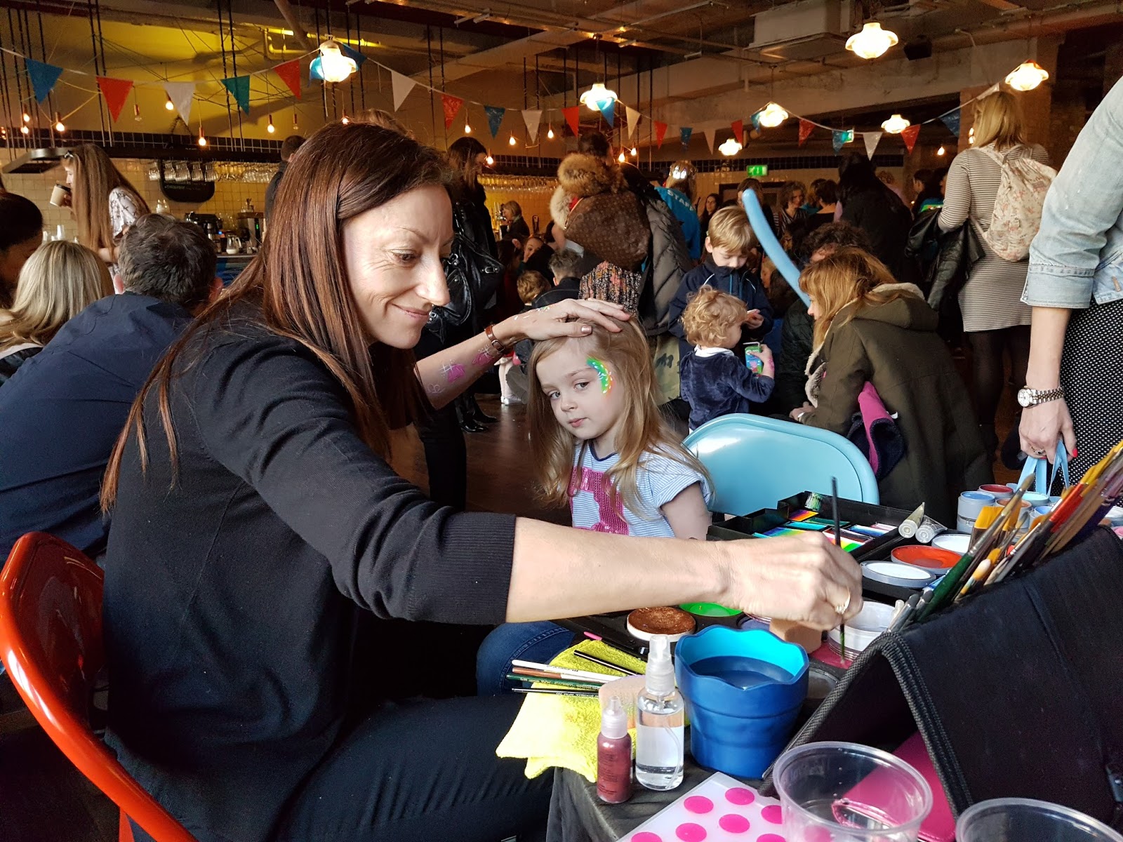 face painting at peppa pig premiere
