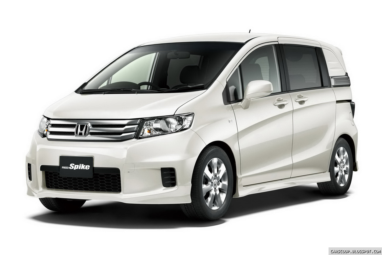 New Honda  Freed  Spike Lifestyle Minivan Debuts in Japan 