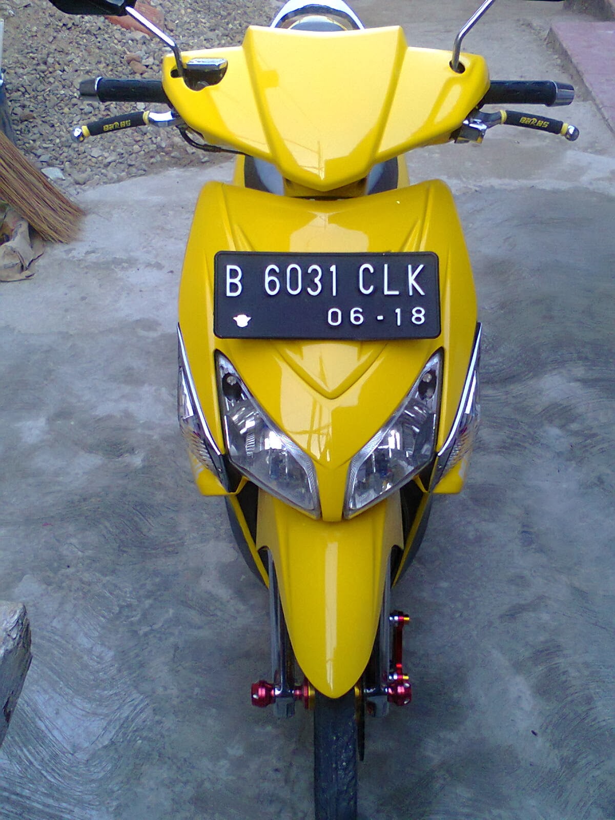 Modifikasi Motor Vario Warna Kuning Lampak Modifikasi