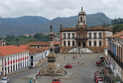 Vista da Praça Tiradentes da antiga casa do governador, atual Museu de Mineralogia. $$$ R$10,00 é o valor da entrada do museu.