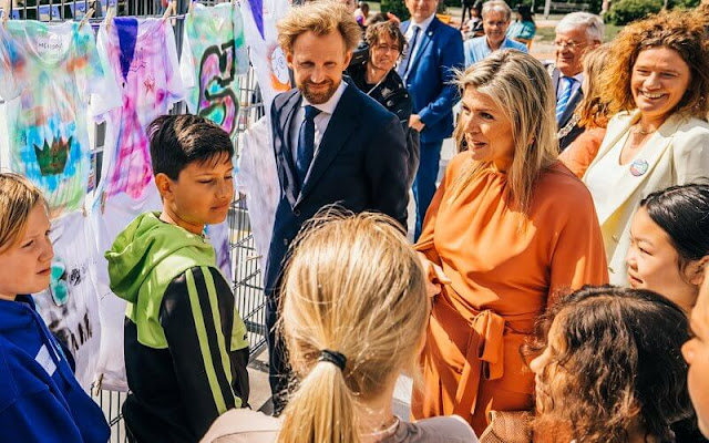 Queen Maxima wore a new coral outfit, silk blouse and wide-leg silk pants, by Natan