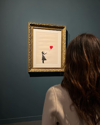 Caterina Balivo foto quadro Banksy 

