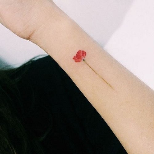 30 lindas tatuagens de papoula para mulheres - Veja e fique inspirada!