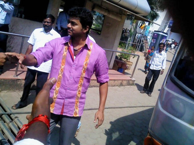 Velayudham Movie On Location stills film pics