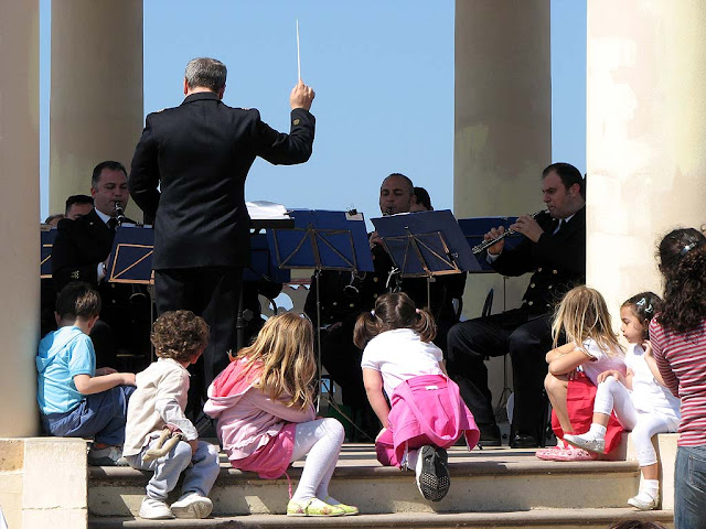 The band of the Navy playing in the Gazebo, Livorno