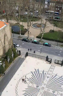 vista do alto da frente da igreja e da praça do Marquês