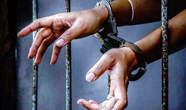 চট্টগ্রামের শীর্ষ সন্ত্রাসী বার্মা সাইফুলকে গুলিবিদ্ধ অবস্থায় গ্রেফতার করল পুলিশ! ( দৈনিক ভোরের লিখা )