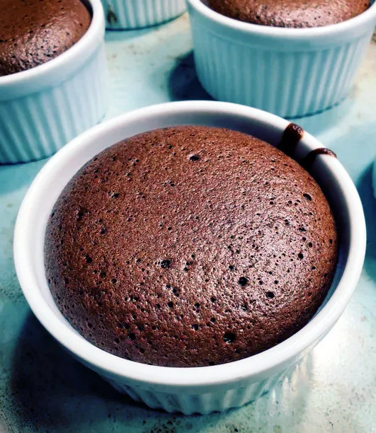 make chocolate lava cake in a mug