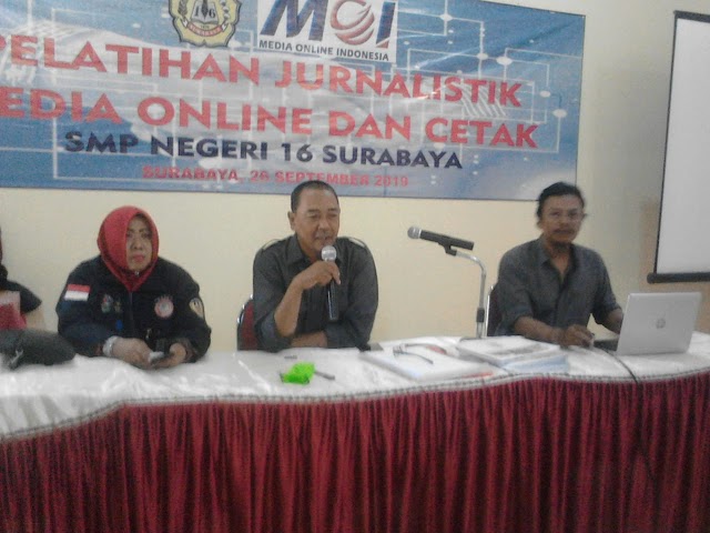 110 Pelajar SMP 16 Surabaya Ikuiti Pelatihan Jurnalistik