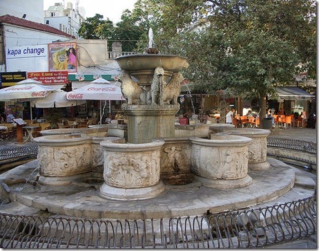 Four lion fountain
