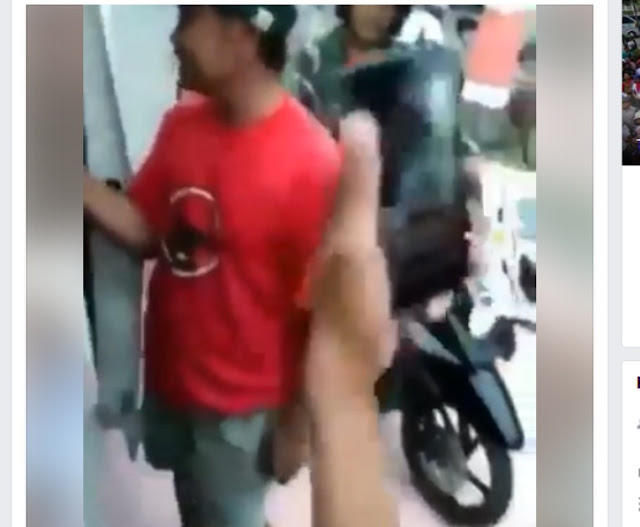 Waduuh Tukang Becak  Diminta Buka Baju  Kaos Partai PDIP 