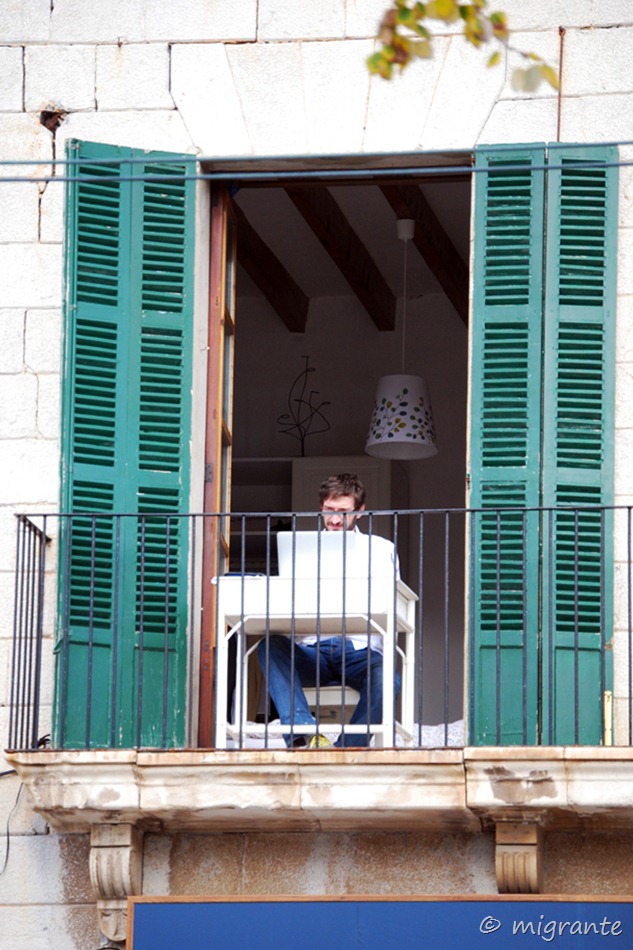 ventilando el escritorio - port soller - mallorca