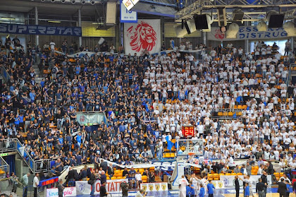 Fossa dei Leoni maglie bianche blu (Fortitudo-Orzinuovi)