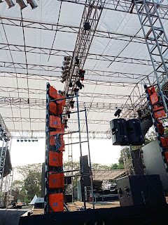 Sewa videotron SURABAYA 08563118595