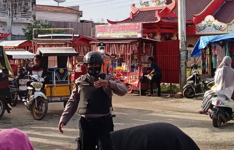 Berikan Rasa Aman dan Nyaman Kepada Warga, Personel Sat Samapta Polres Aceh Timur Patroli Ngabuburit Sasar Penjual dan Pembeli Takjil
