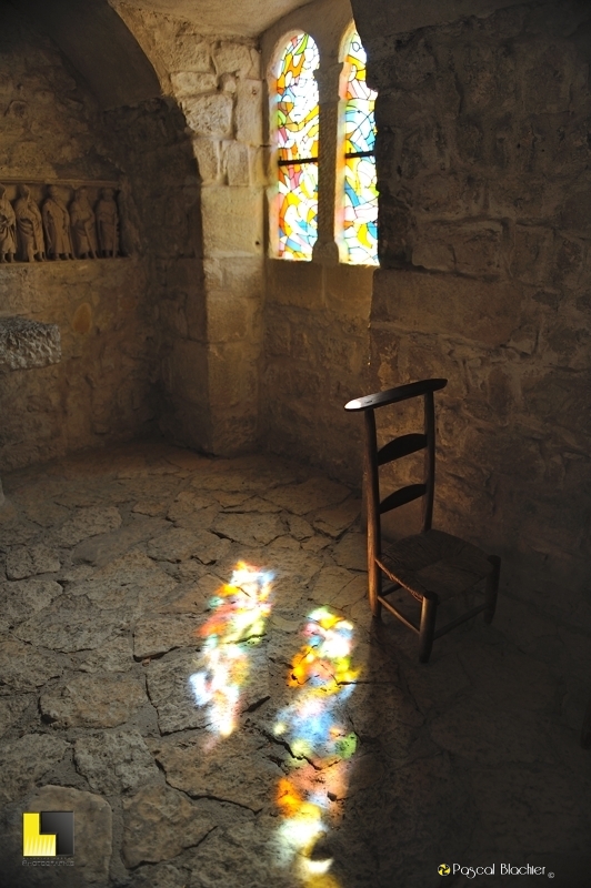 vitrail de la chapelle de Vogüé photo blachier pascal