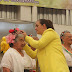 Eloina Escobedo corono a la abuelita Reina Fiestas Patrias 2015