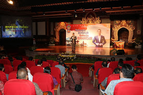 Seminar Motivasi untuk 1.000 Pejabat Eselon 2, 3 dan 4 Pemerintah Provinsi Bali Bersama Motivator Muda Indonesia Edvan M Kautsar di Denpasar Pulau Bali