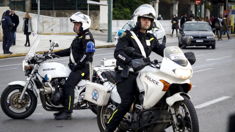 Μαγνησία: 13χρονη έπεσε από γέφυρα για να αυτοκτονήσει και την έσωσε αστυνομικος πιάνοντας την στον αέρα!