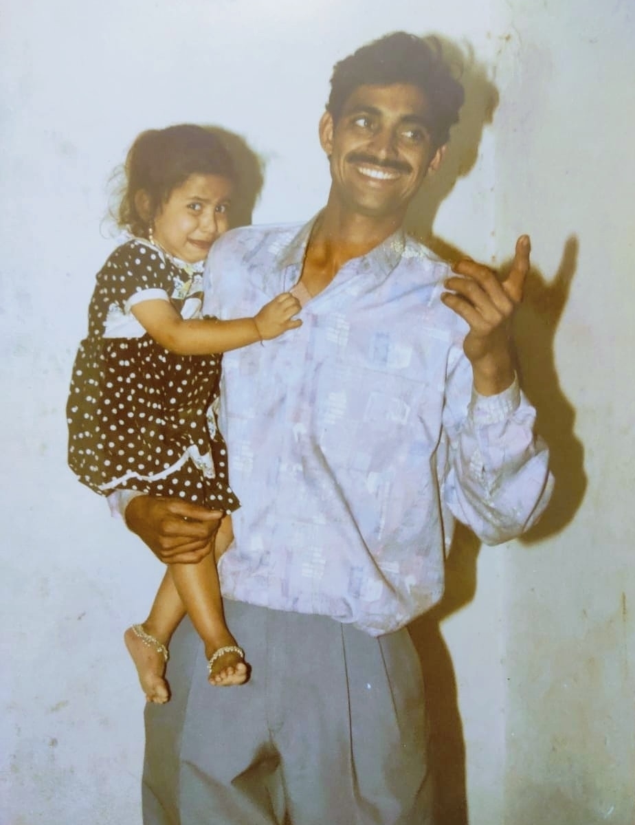 Television (TV) Actress Aishwarya Sharma Bhatt Childhood Pic with Father Arvind Sharma | Television (TV) Actress Aishwarya Sharma Bhatt Childhood Photos | Real-Life Photos