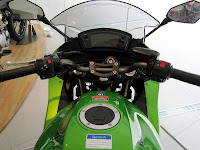 2012-kawasaki-ninja-650R-Tank