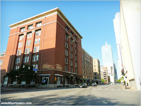 Dal-Tex Building:Tienda y Cafetería del Museo