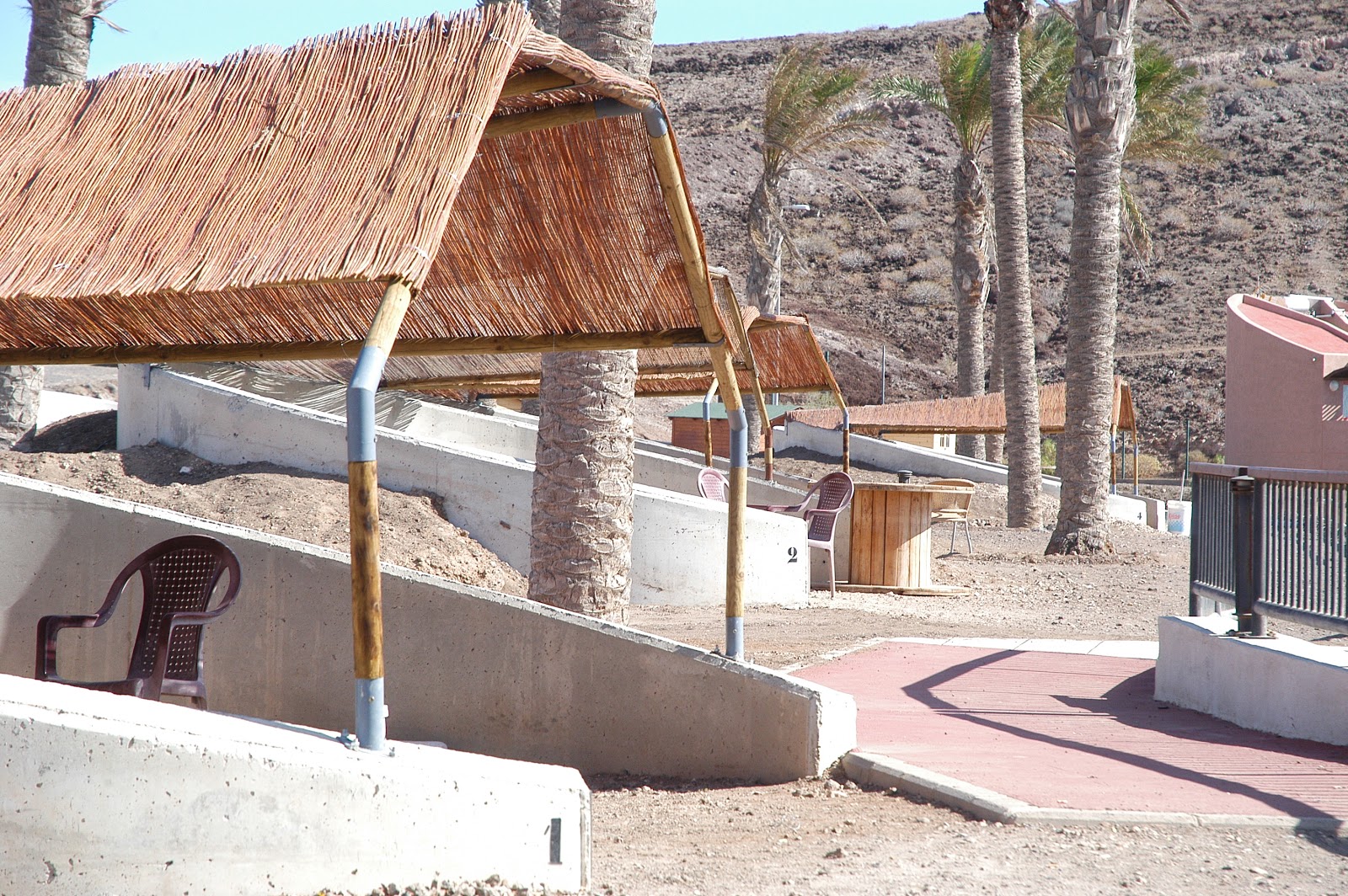 http://campingplayadevargas.blogspot.com.es/2012/02/espacios-para-poner-las-tiendas.html