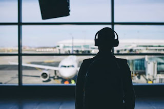 Un aeropuerto usa música de Bad Bunny y Anuel AA para espantar a los pájaros