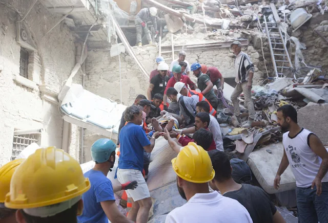 Παγκόσμιο σοκ: Στους 247 οι νεκροί από τον σεισμό στην Ιταλία (βίντεο)