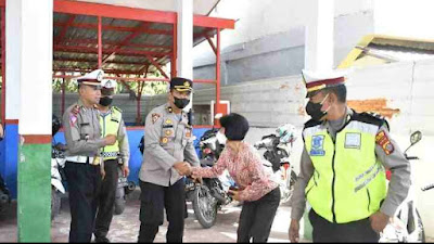 Kabag Ops Polres Samosir Penertiban Kendaraan Bermotor Dan Penertiban Bagi Anak Sekolah Yang Tidak Memiliki Izin Mengemudi