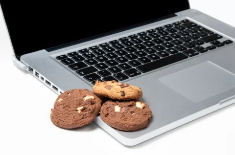لماذا يجب عليك الحذر من ملفات تعريف الارتباط "Cookies" التي تضعها مواقع الويب