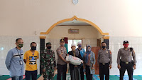 Kapolsek Malangbong Melaksanakan Bhaksos Di Masjid Jami ATTAQWA Malangbong