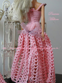 Barbie com Vestido de Festa de Crochê Modelo 2  Criação de Pecunia M. M. 7
