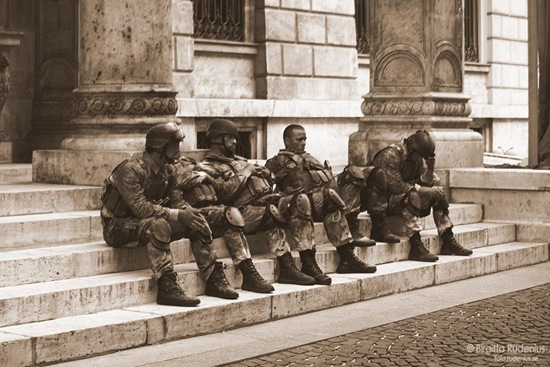 film_20110921_soldiers1sepia