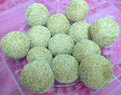 Qasehqu quinnie: KUIH BOM BIJAN