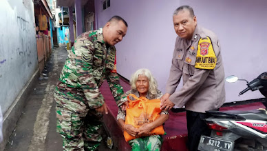 Sinergitas TNI-POLRI Berikan Baksos Kepada Warga Kelurahan Jagasatru Wilkum Polsek Seltim Ciko