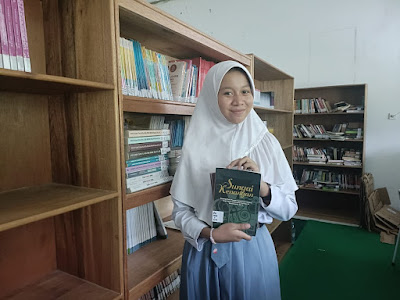 PUISI 'LUKISAN KEBEBASAN' KARYA DWI AULIA NINGTYAS RAIH JUARA 1 FLS2N 2024