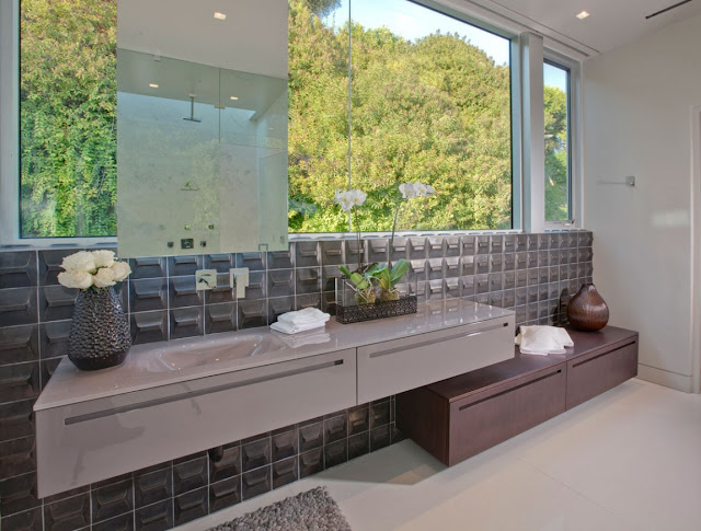 Sink furniture in the bathroom 