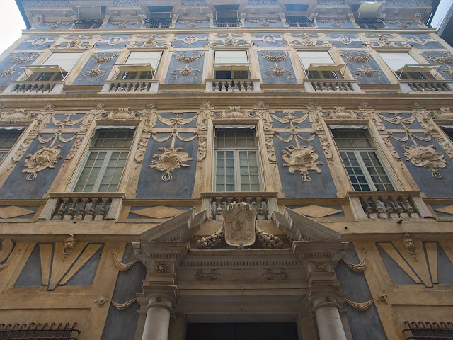 jiemve, le temps d'une pose, Gênes, Genova, Palais, Palazzi, Via Garibaldi, plafond, décorations, cours, atrium, coursive, hall, entrée, façade