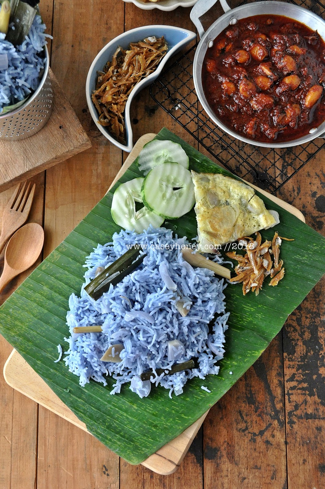 NASI LEMAK BUNGA TELANG & SAMBAL SOTONG SEDAP - QASEY HONEY