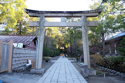 白旗神社・石鳥居