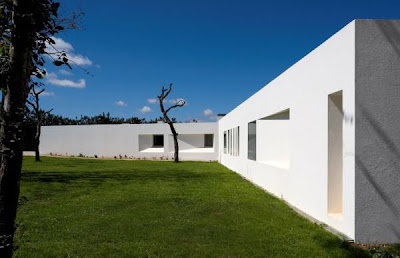 Contemporary House by Portuguese Architecture