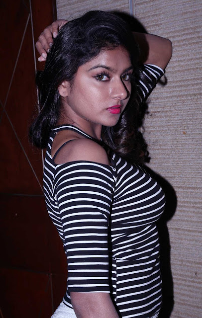 Sai Akshatha latest hot pics in thigh dress