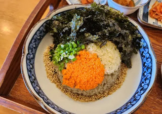 날치알-김가루-대게장이-올라간-비빔밥